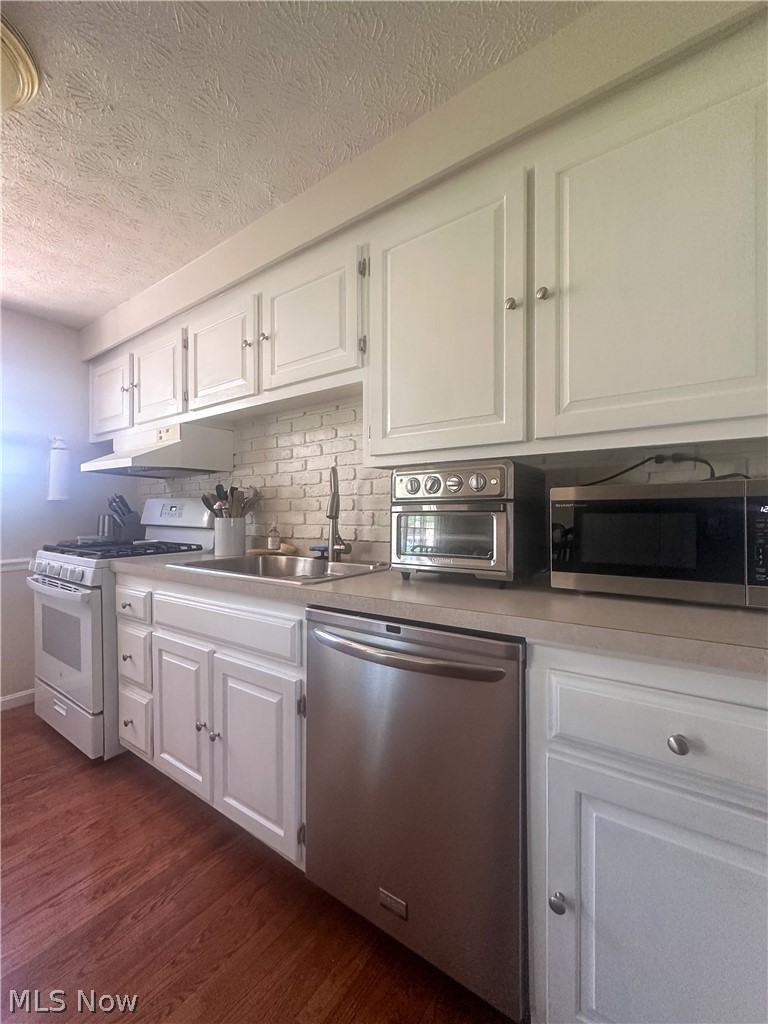 633 Laurelwood Drive SE Warren OH 44484