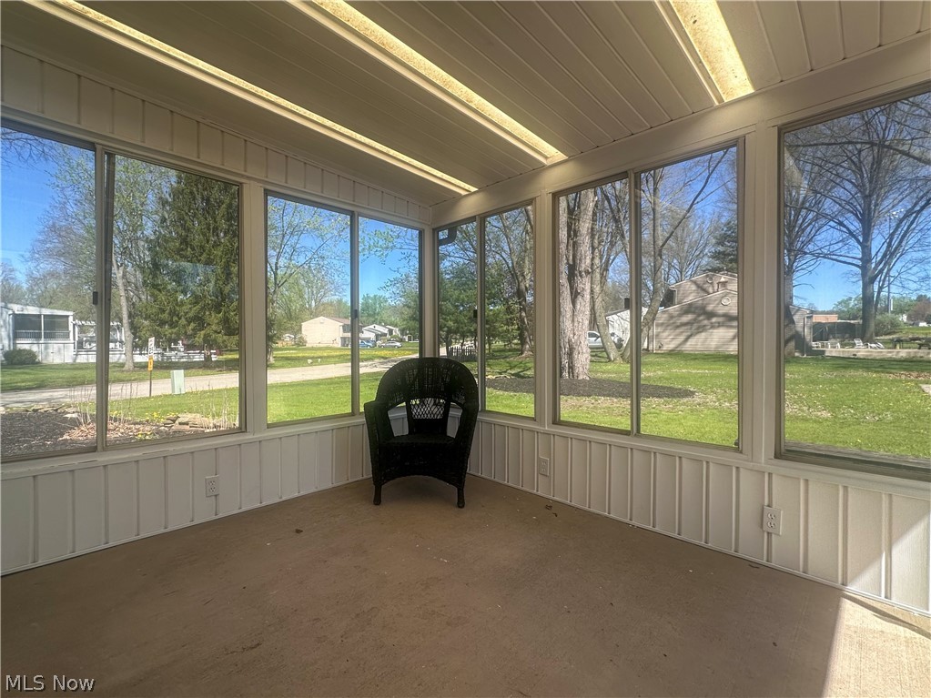 633 Laurelwood Drive SE Warren OH 44484