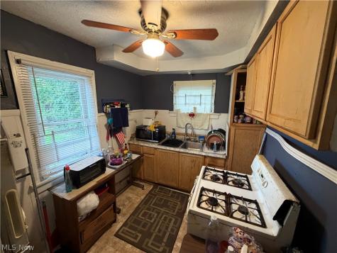 1152 E 147th Street Cleveland OH 44110