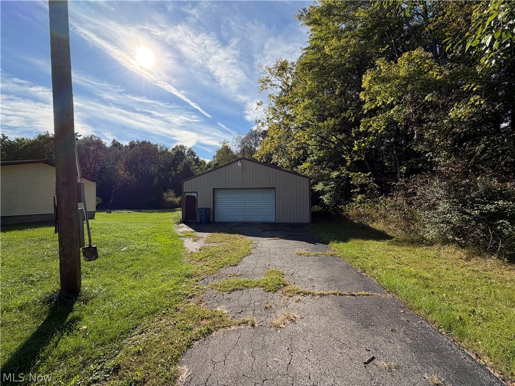 3688 S Leavitt Road SW Lordstown OH 44481