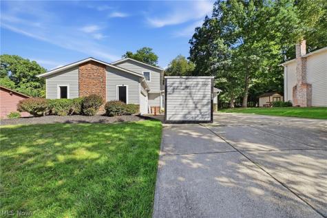 305 Parkland Oval Brunswick OH 44212