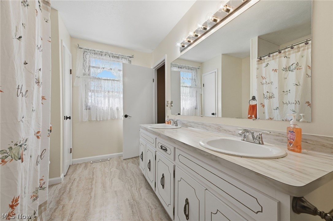 305 Parkland Oval Brunswick OH 44212