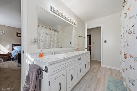 305 Parkland Oval Brunswick OH 44212