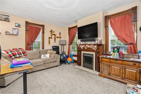323 Seville Road Wadsworth OH 44281