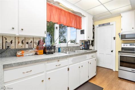 323 Seville Road Wadsworth OH 44281