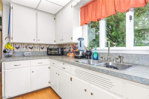 323 Seville Road Wadsworth OH 44281