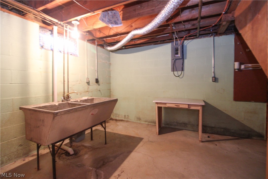 66 S Beverly Avenue Austintown OH 44515