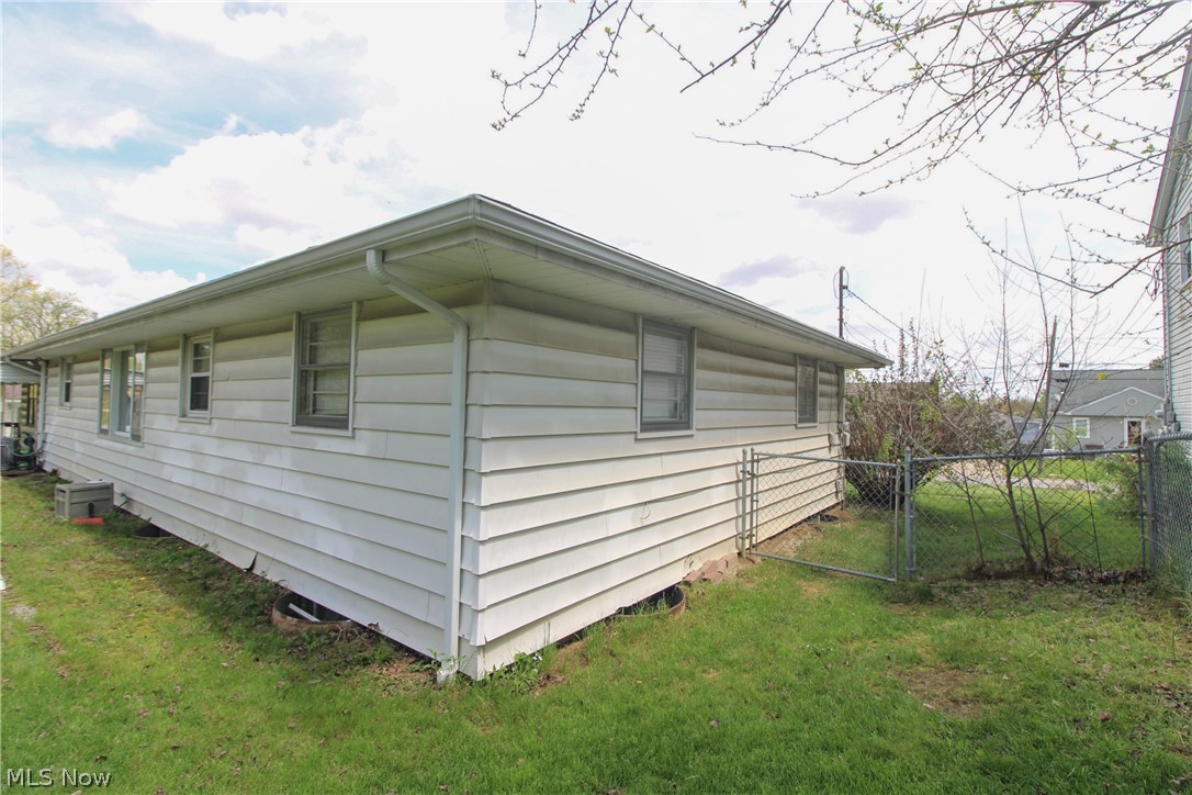 66 S Beverly Avenue Austintown OH 44515