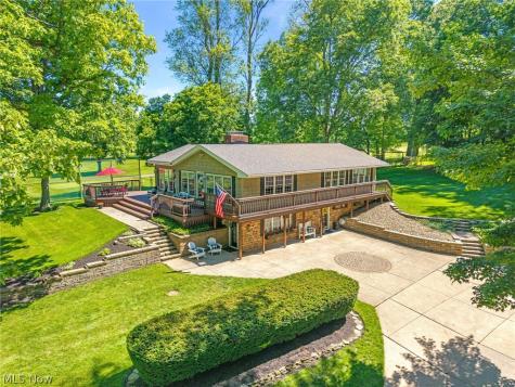 305 Hedgewood Drive Akron OH 44319