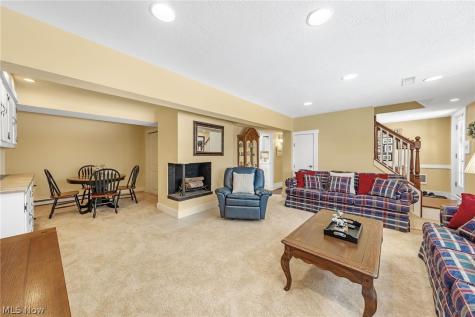 305 Hedgewood Drive Akron OH 44319