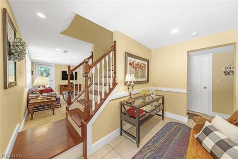 305 Hedgewood Drive Akron OH 44319