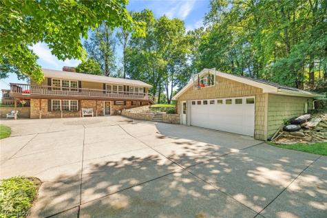 305 Hedgewood Drive Akron OH 44319