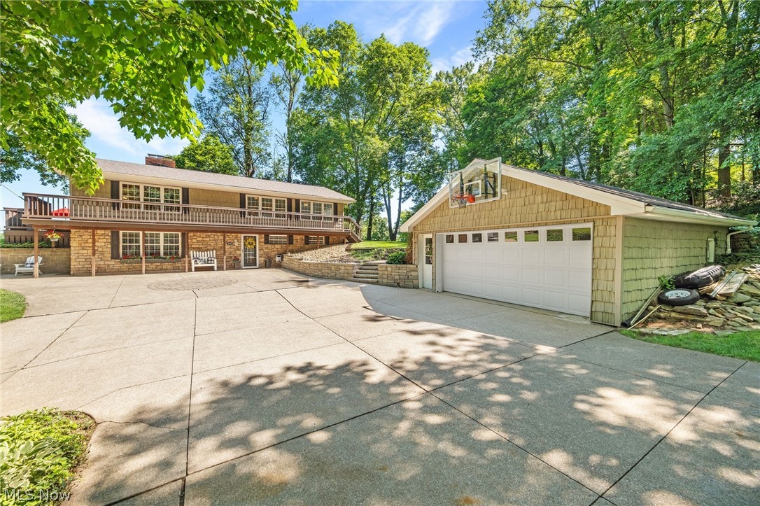 305 Hedgewood Drive Akron OH 44319