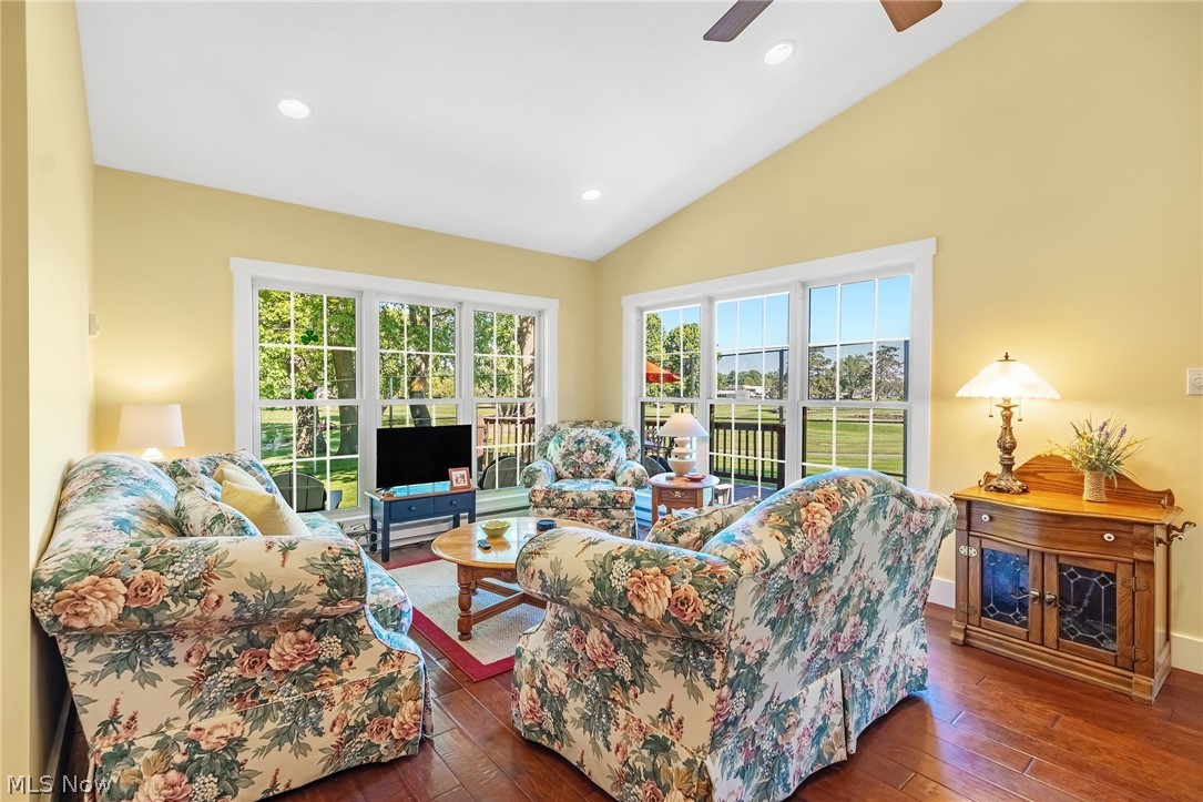305 Hedgewood Drive Akron OH 44319