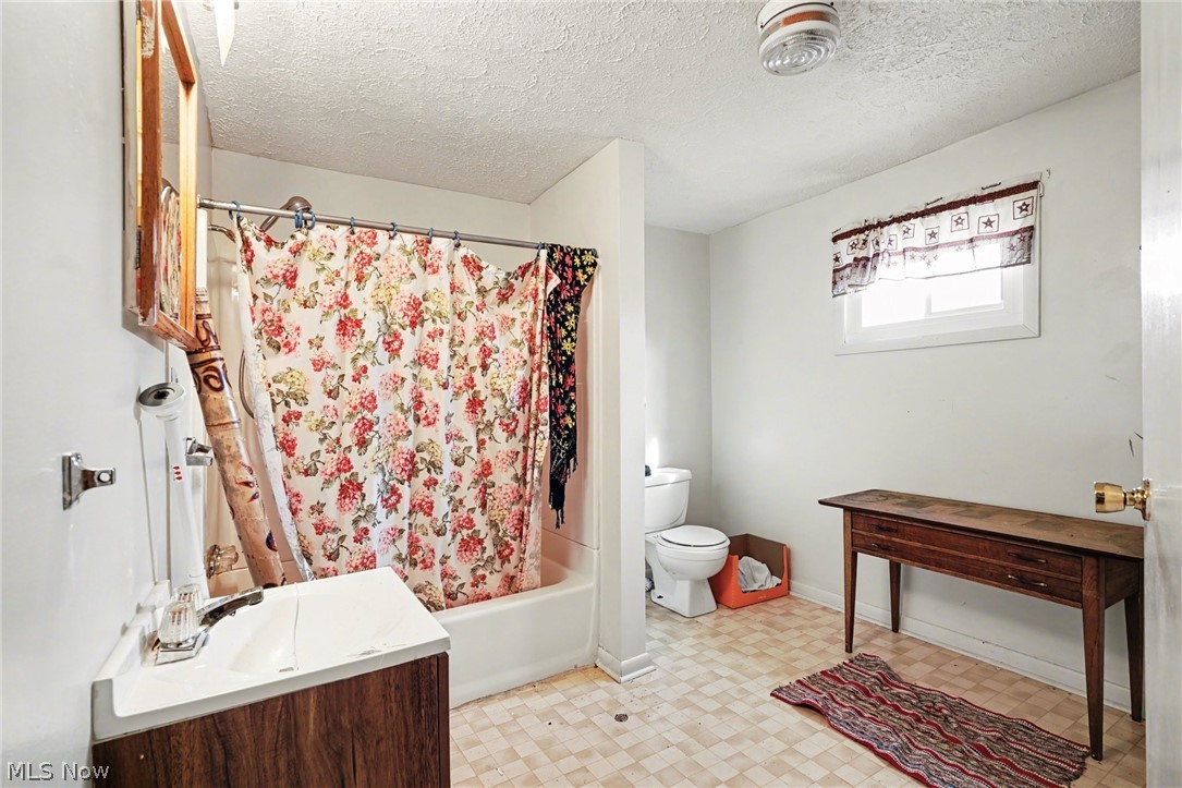 2204 Harmon Avenue Niles OH 44446