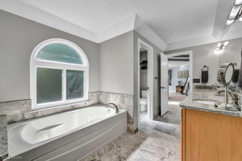 31865 Woodbridge Way Avon Lake OH 44012