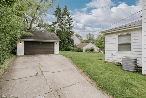 1830 Beverly Hills Drive Euclid OH 44117