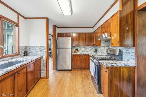2422 Chestnut Boulevard Cuyahoga Falls OH 44223