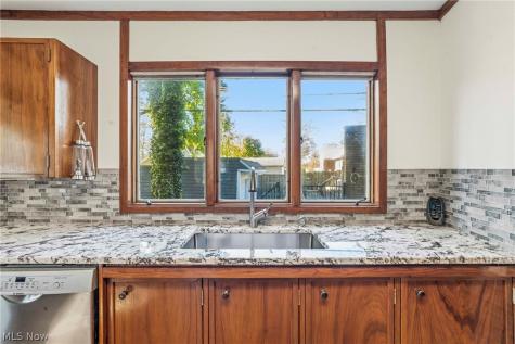 2422 Chestnut Boulevard Cuyahoga Falls OH 44223