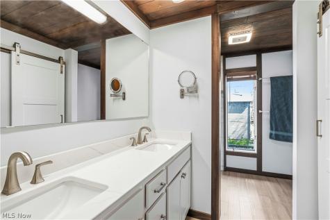 2422 Chestnut Boulevard Cuyahoga Falls OH 44223