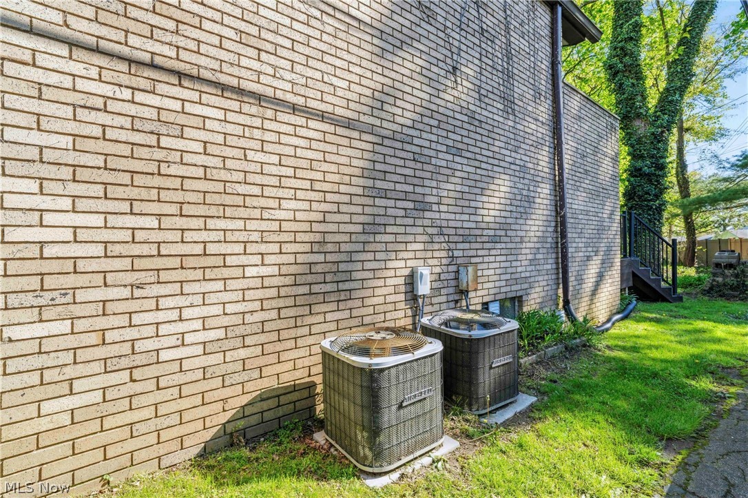 2422 Chestnut Boulevard Cuyahoga Falls OH 44223