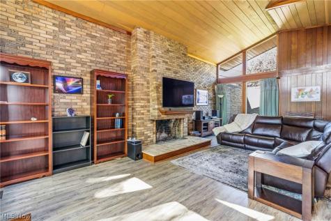 2422 Chestnut Boulevard Cuyahoga Falls OH 44223