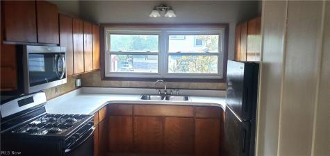 504 Larkin Avenue Akron OH 44305