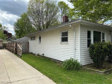 1274 Eastwood Avenue Akron OH 44305