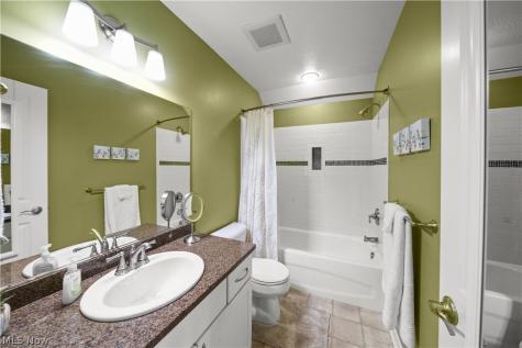 953 Outrigger Cove Painesville OH 44077