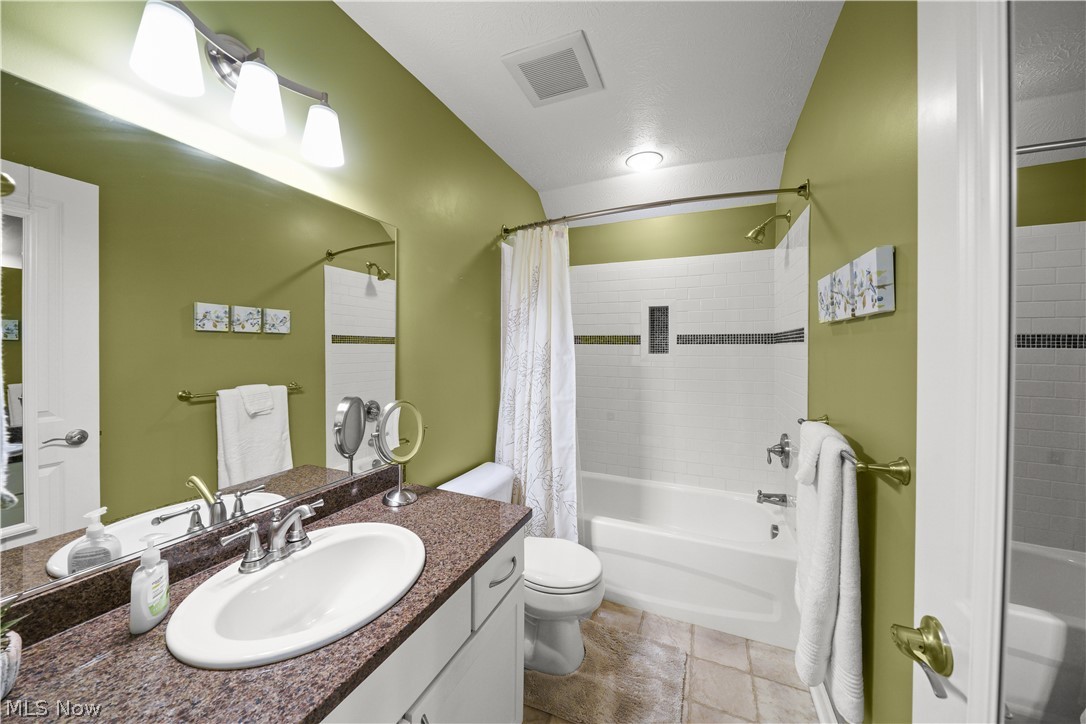 953 Outrigger Cove Painesville OH 44077