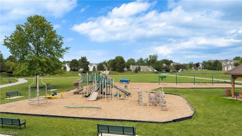 953 Outrigger Cove Painesville OH 44077