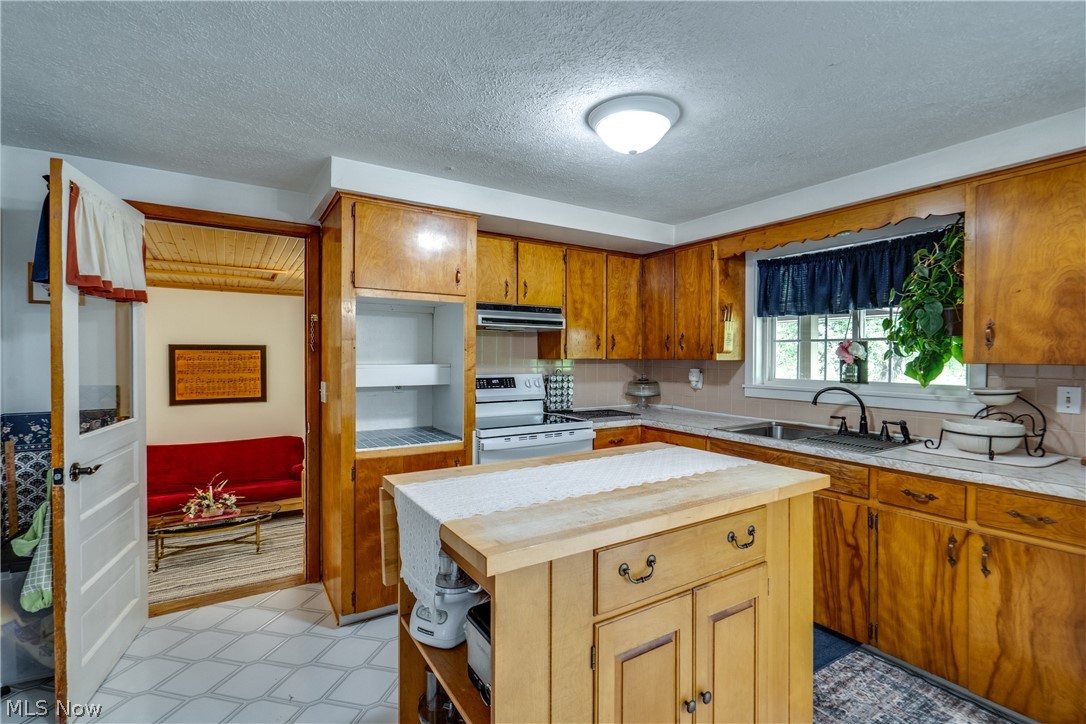 12722 Lisbon Street SE Paris OH 44669
