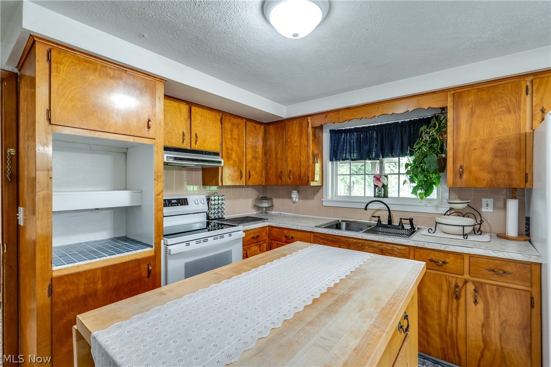 12722 Lisbon Street SE Paris OH 44669