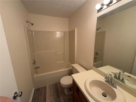 459 Hampton Drive Elyria OH 44035