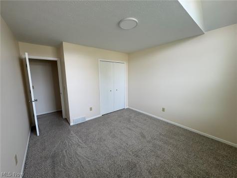 459 Hampton Drive Elyria OH 44035