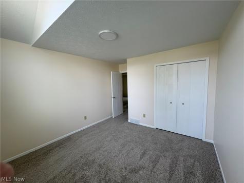 459 Hampton Drive Elyria OH 44035