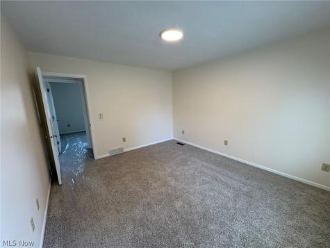 459 Hampton Drive Elyria OH 44035