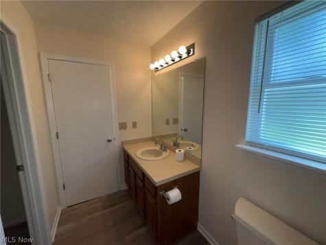 459 Hampton Drive Elyria OH 44035