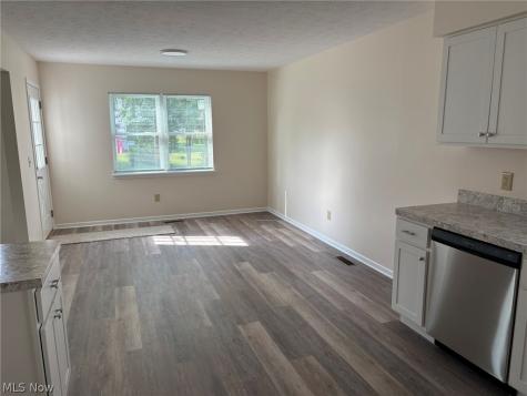 459 Hampton Drive Elyria OH 44035