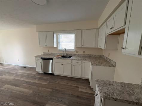 459 Hampton Drive Elyria OH 44035