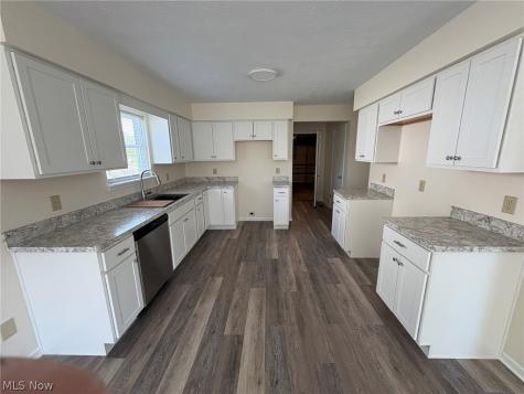 459 Hampton Drive Elyria OH 44035