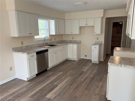 459 Hampton Drive Elyria OH 44035