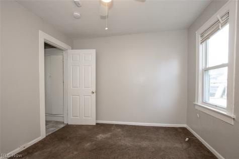 18761 Raymond Street Maple Heights OH 44137