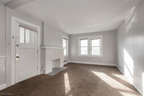 18761 Raymond Street Maple Heights OH 44137