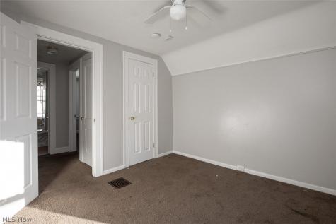 18761 Raymond Street Maple Heights OH 44137