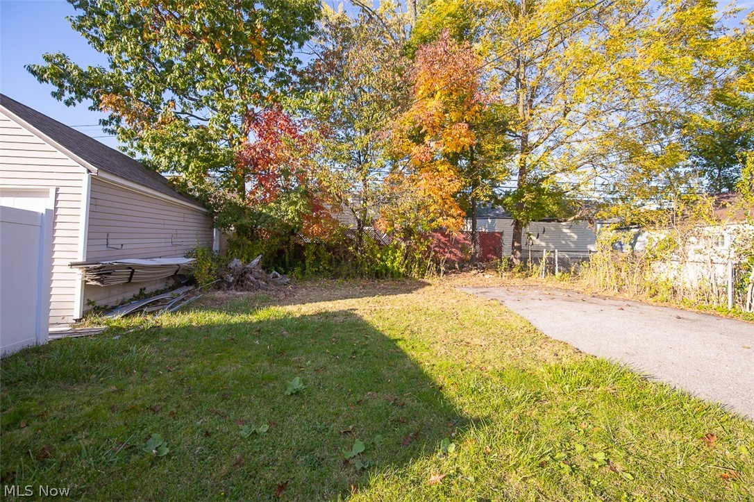 18761 Raymond Street Maple Heights OH 44137
