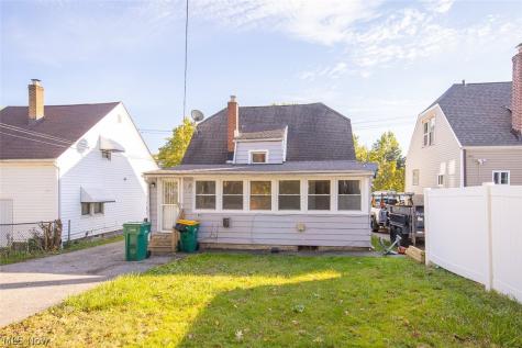 18761 Raymond Street Maple Heights OH 44137