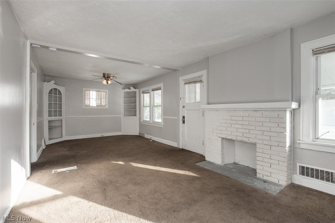 18761 Raymond Street Maple Heights OH 44137