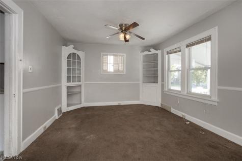 18761 Raymond Street Maple Heights OH 44137