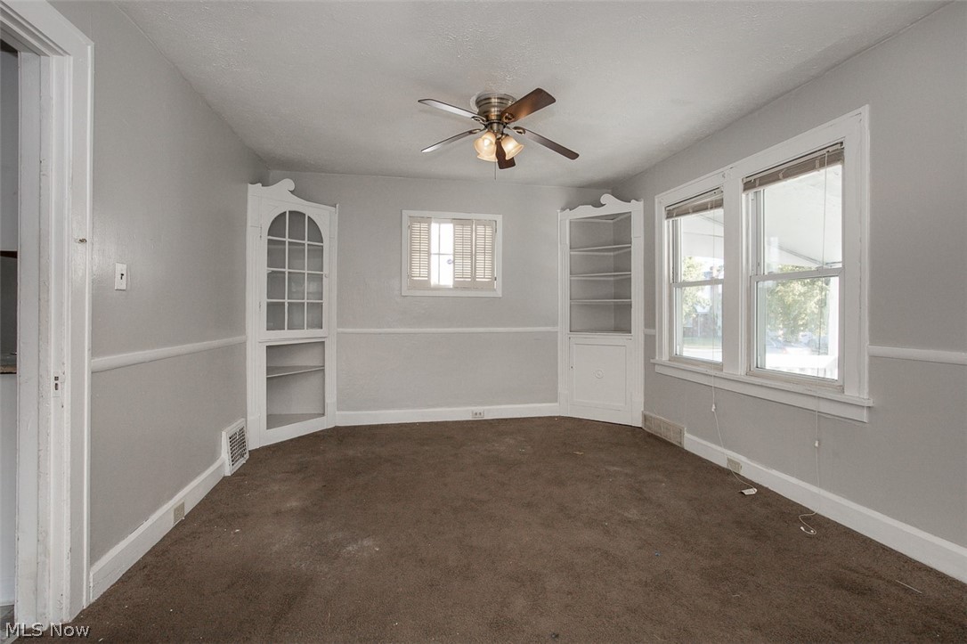 18761 Raymond Street Maple Heights OH 44137